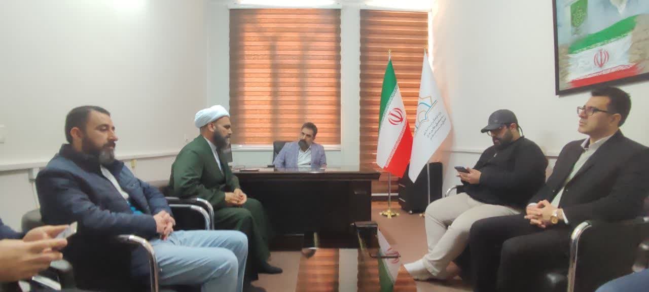نشست مشاور هنري رياست ستاد کانون هاي مساجد کشور با کارکنان کانون هاي مساجد استان ايلام