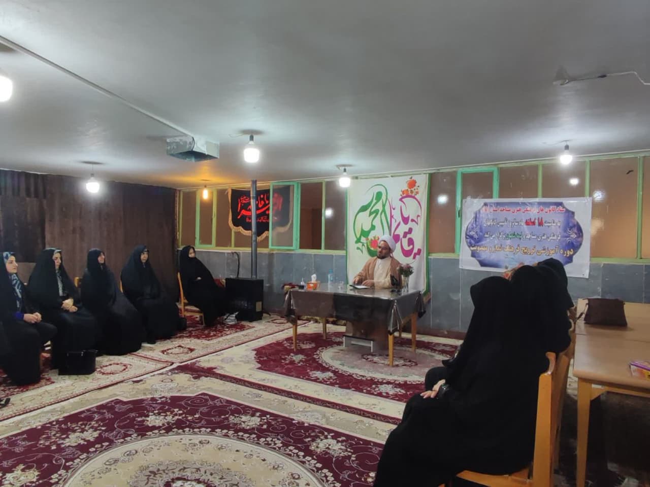 برگزاري دوره آموزشي ترويج فرهنگ نماز و مهدويت در کانون امام خميني (ره) شهر ايلام