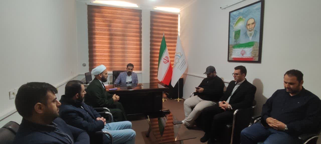 نشست مشاور هنري رياست ستاد کانون هاي مساجد کشور با کارکنان کانون هاي مساجد استان ايلام
