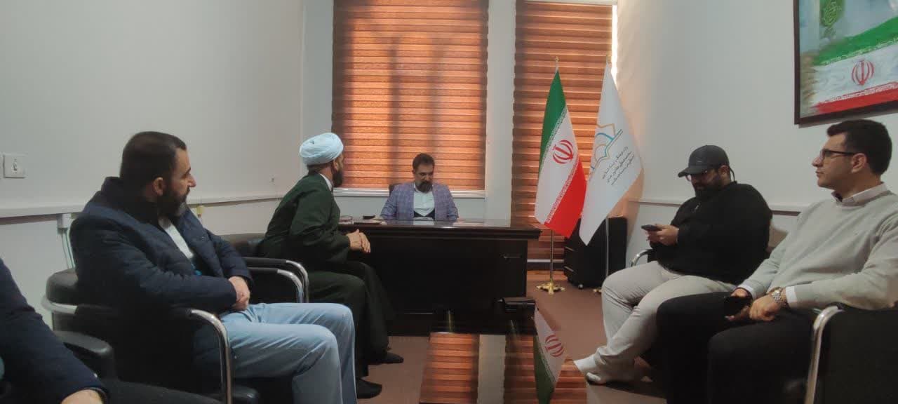 نشست مشاور هنري رياست ستاد کانون هاي مساجد کشور با کارکنان کانون هاي مساجد استان ايلام