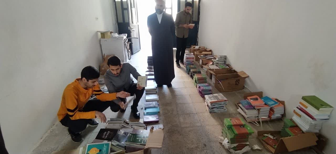 هزار و ۷۰۰ جلد کتاب در سطح کانون‌هاي مساجد استان ايلام توزيع مي شود